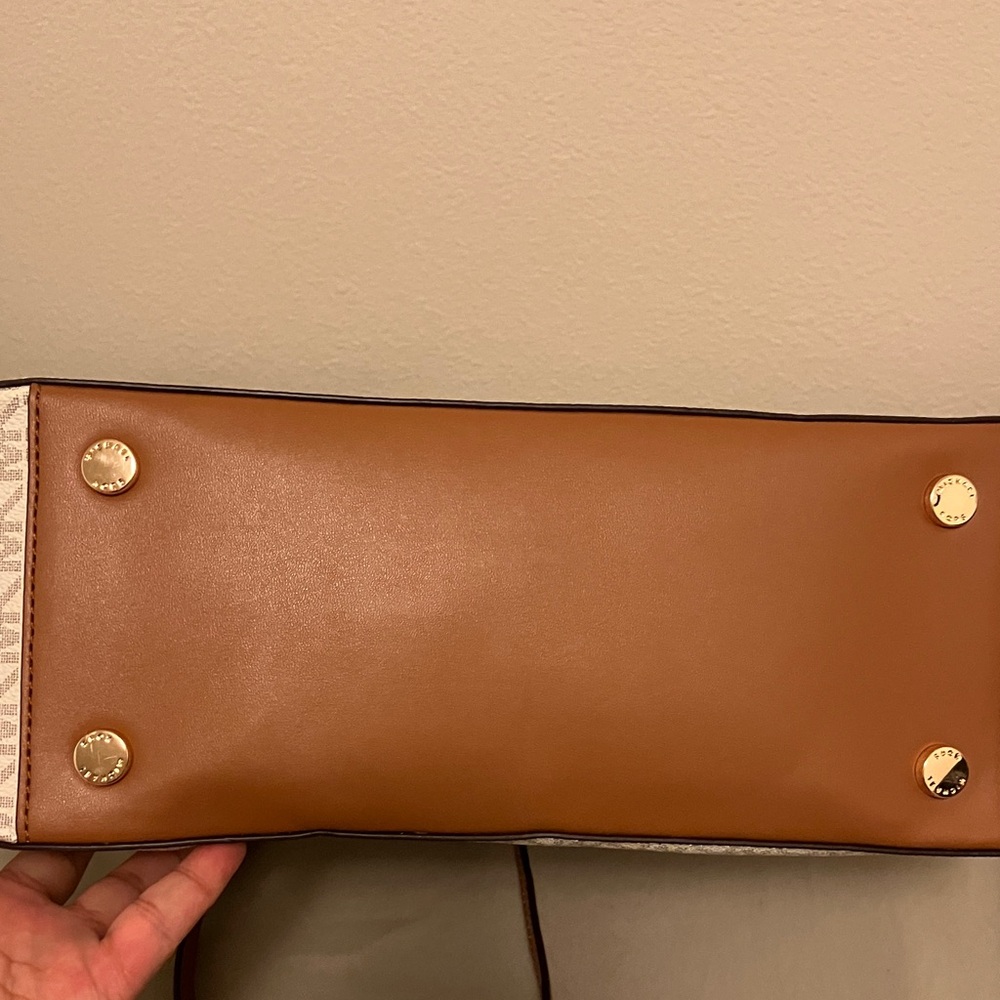 Michael Kors White and Brown Tote Bag - Picture 10 of 16